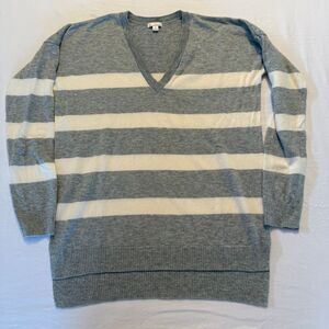 GAP Striped V-Neck Sweater | Gray Cream Classic Knit Pullover | Size S